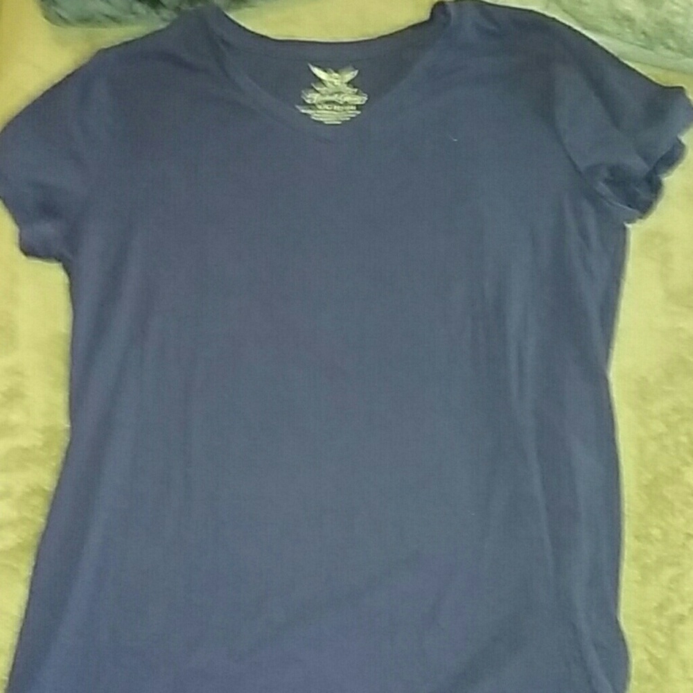 V-neck tee